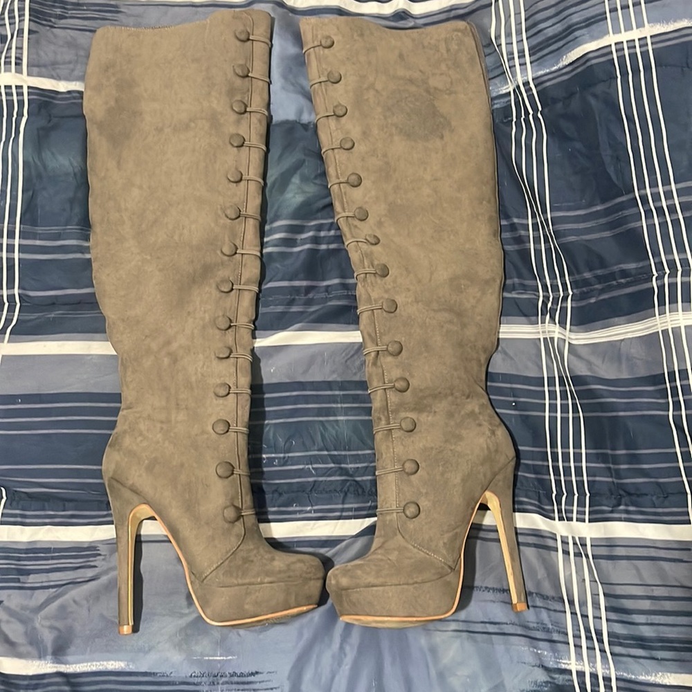 Women thigh heels gray